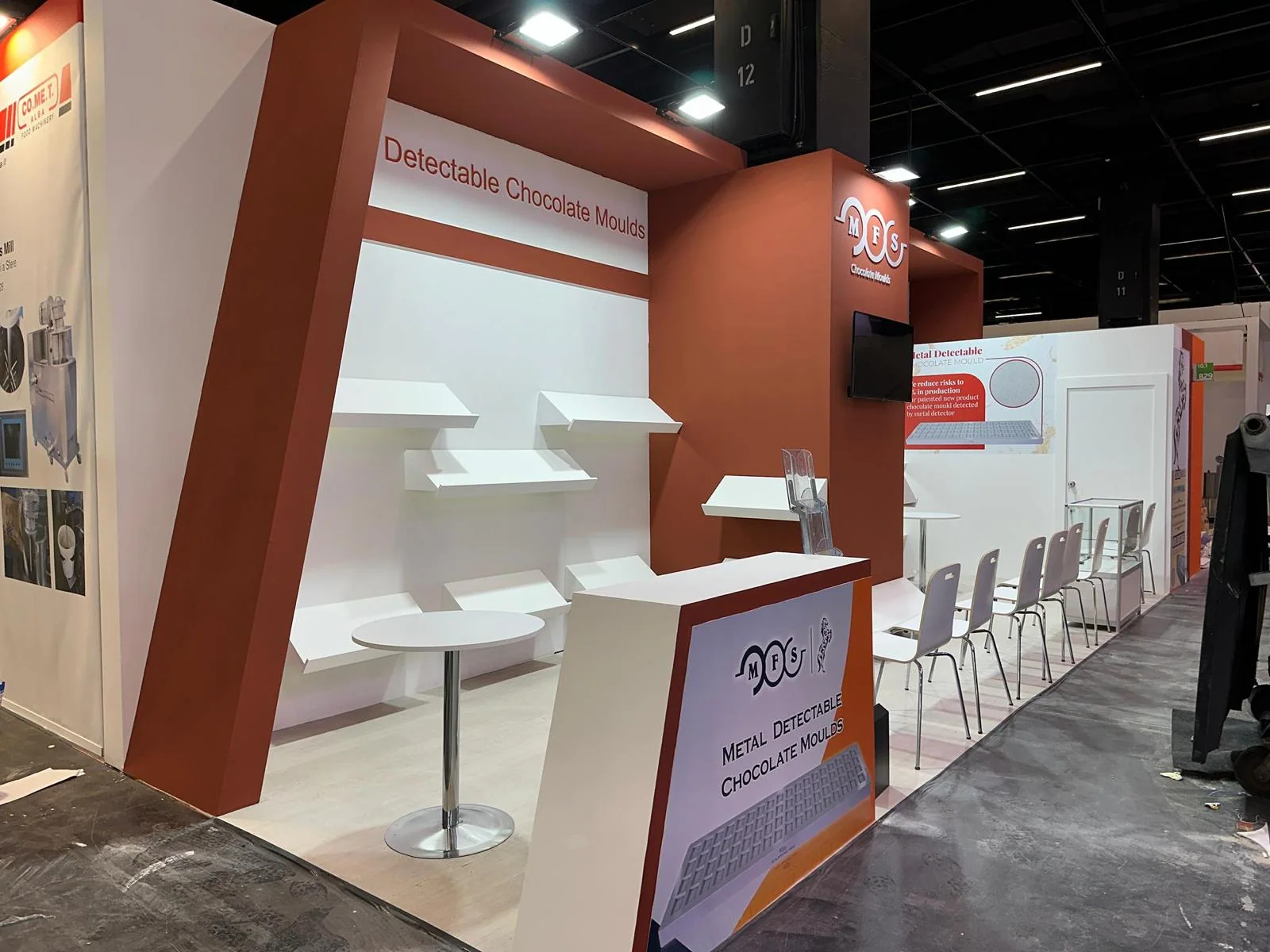 Holz-Messestand von MFS Chocolate Moulds